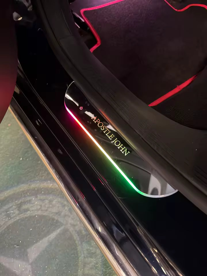 Luz LED de Bienvenida para Umbral de Puerta de Coche – Personalizable con Logo y Sensor Infrarrojo