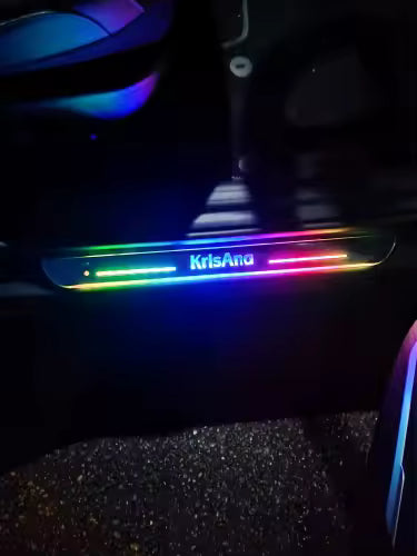 Luz LED de Bienvenida para Umbral de Puerta de Coche – Personalizable con Logo y Sensor Infrarrojo